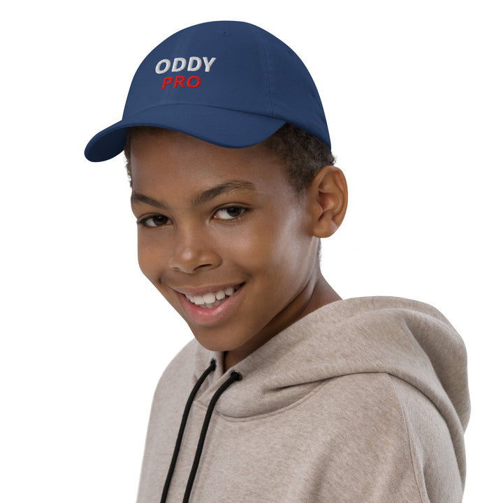 Youth wearing an Oddy Pro Youth baseball cap in blue, showcasing stylish design and comfort.